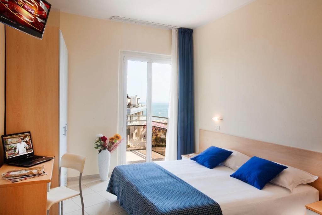 Hotel Fantasy Rimini Exterior photo